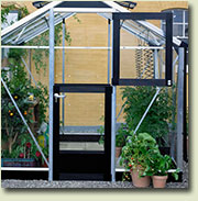 Single stable door for optimal ventilation. The stable door allows easy access to the greenhouse. 